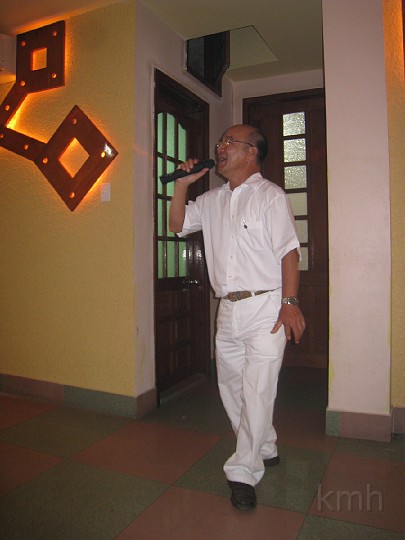 Mai Huong voi Thay Co Quan Thay Sinh_IMG_0095.jpg